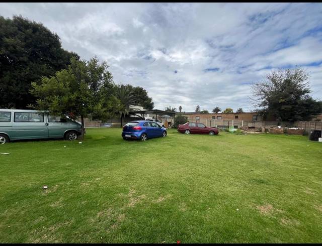 9 BEDROOM HOUSE FOR SALE IN KEMPTON PARK EXT 02